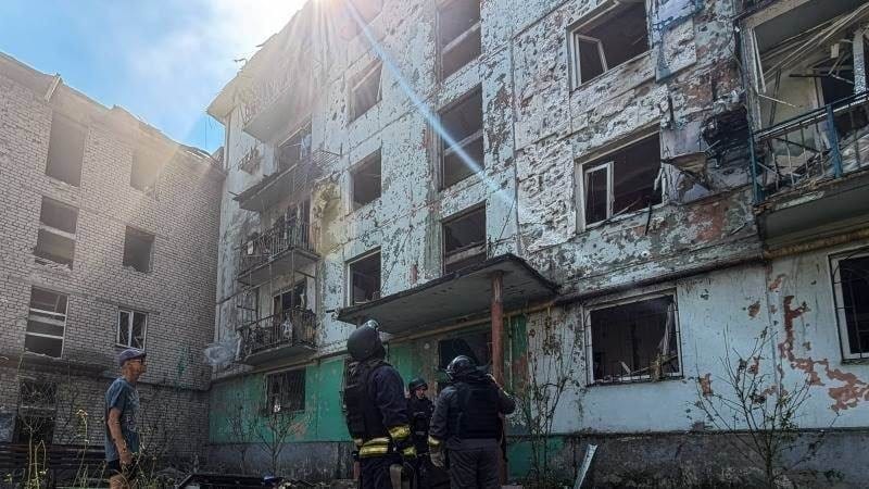 إنقاذ شخصين من تحت الأنقاض في زابوريجيا إثر هجوم بطائرة مسيرة روسية