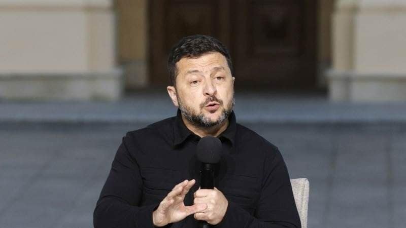 زيلينسكي يدعو إلى زيادة الضغط المالي على رجال الأعمال الروس
