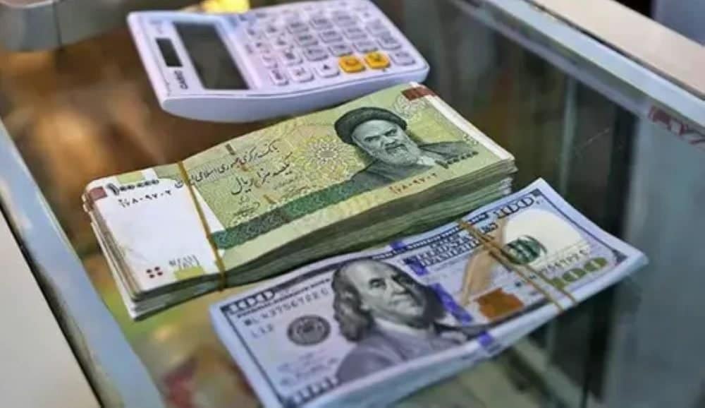 الريال الإيراني يهوي إلى مستوى قياسي جديد أمام الدولار وسط تصاعد الضغوط الاقتصادية