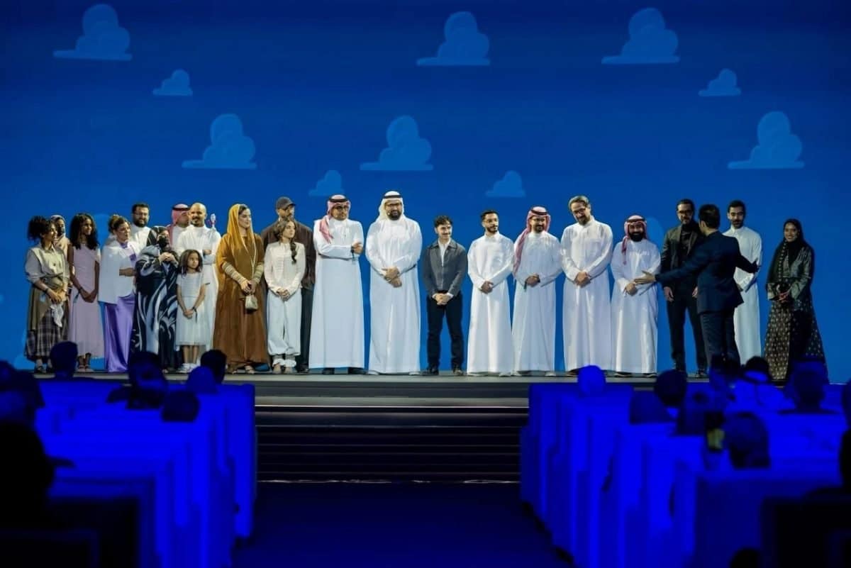 ديزني+ تطلق تطبيقها الجديد في الشرق الأوسط وتكشف عن أول دبلجة سعودية لفيلم حكاية لعبة 5
