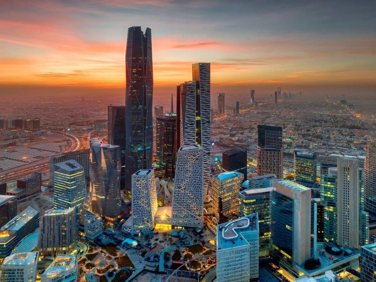 البنك الدولي يرفع توقعاته لنمو الاقتصاد السعودي إلى 7.9% في 2027 ويخفض تقديرات 2026 إلى انكماش 2%