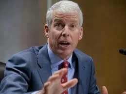 أكدت الولايات المتحدة أن الاضطرابات الحالية في سوق النفط مؤقتة مشددة على عزمها تعويض احتياطياتها الاستراتيجية لضمان استقرار الإمدادات والأسعار