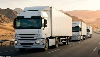 شاحنات تعبر من السعودية إلى دول الخليج