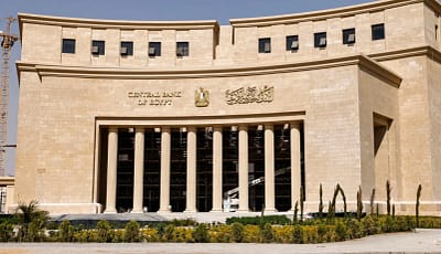 تحويلات المصريين والسياحة تدعمان الاقتصاد.. وعجز التجارة يواصل الضغط