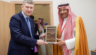 الخريّف يبحث في روسيا تعزيز الاستثمارات الصناعية والتعدينية بين البلدين