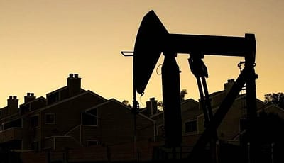 ارتفاع أسعار النفط أكثر من 2% بعد إغلاق خط أنابيب السعودية