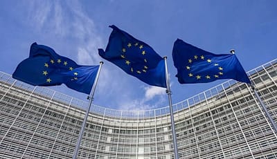 أوروبا تدرس ضريبة استثنائية على أرباح شركات الطاقة مع تجاوز النفط 100 دولار