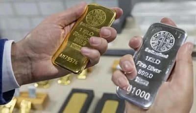 الذهب يهبط 3% والفضة تفقد 5% مع تصاعد مخاوف التضخم ورفع الفائدة