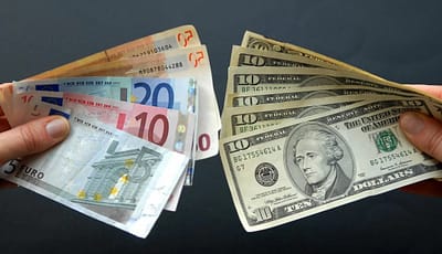 اليورو يتجه لخامس خسارة أسبوعية أمام الدولار رغم تراجع ضغوط السندات الفرنسية
