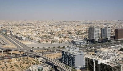 بريطانيا تحذر مواطنيها من السفر غير الضروري إلى السعودية