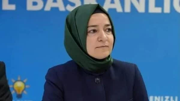 استقالة بتول سايان كايا من مناصبها في حزب العدالة والتنمية على خلفية أزمة صناديق الاستثمار