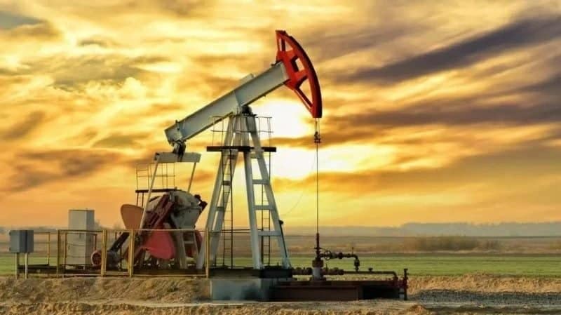 النفط يواصل الارتفاع ويقترب من أعلى مستوى في خمسة أشهر