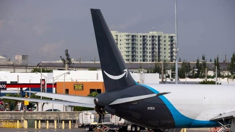 إصابة ثلاثة بجروح خطيرة إثر حادث هبوط لطائرة شحن تابعة لأمازون في مطار ميامي