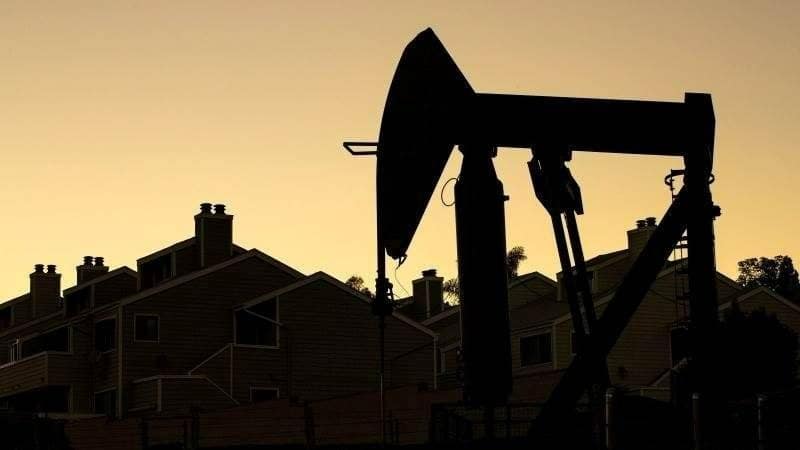 ارتفاع أسعار النفط أكثر من 2% بعد إغلاق خط أنابيب السعودية