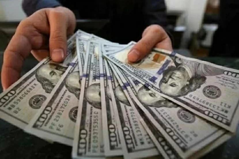 الدولار يثبت عند أعلى مستوى في 7 أسابيع وسط ترقب قرارات البنوك المركزية